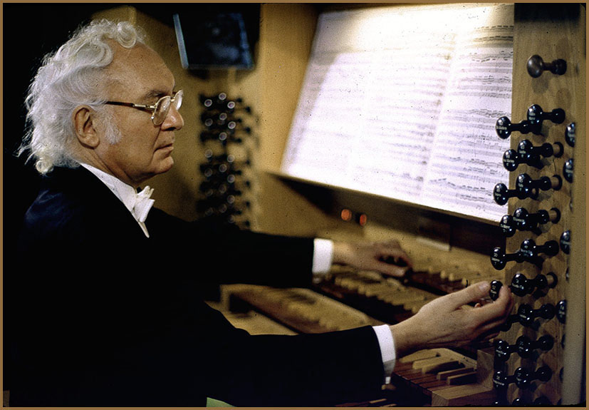  P. Domingo Losada en el &Oacute;rgano Grenzing 
        del Auditorio Nacional de Madrid 