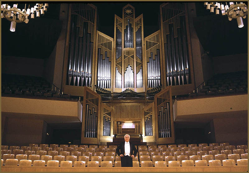 P. Domingo Losada en el &Oacute;rgano Grenzing 
        del Auditorio Nacional de Madrid 